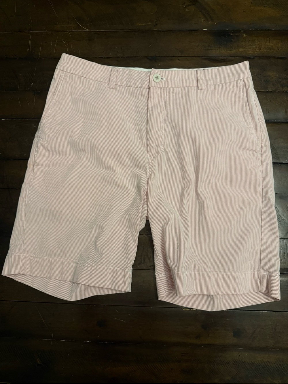 Vineyard Vines Men's Shorts – Size 34 – Pink & White Striped